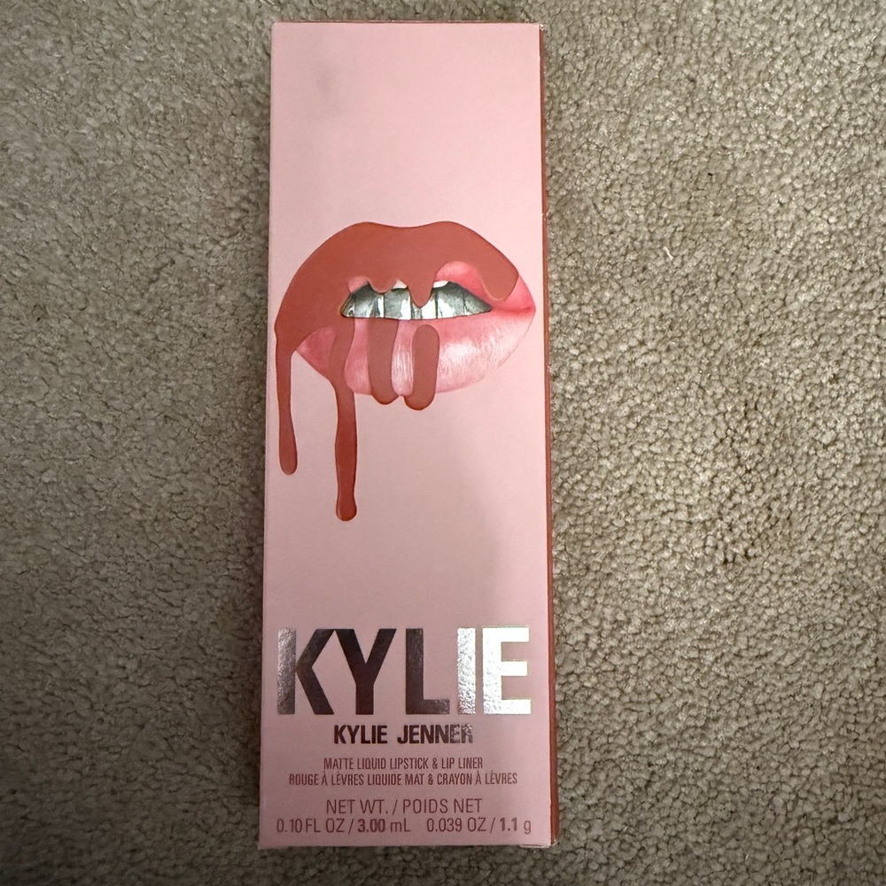 Kylie Jenner matte liquid lipstick and lip liner in Snow Way Bae.